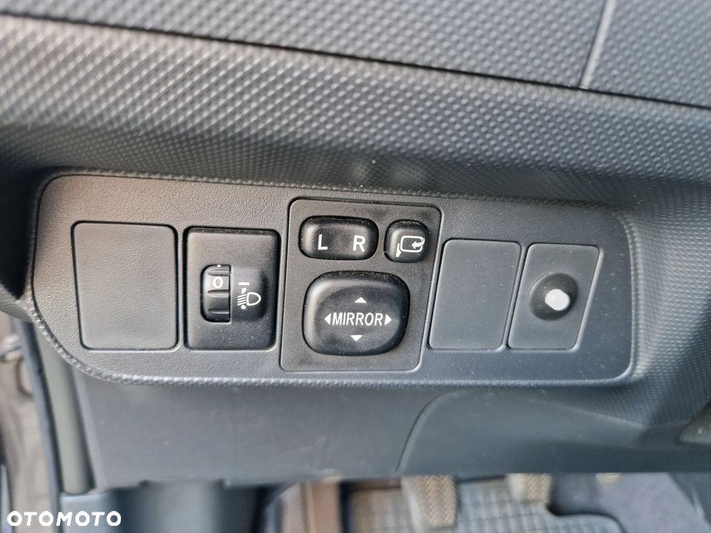 Toyota Auris 1.33 VVT-i Premium Comfort - 27