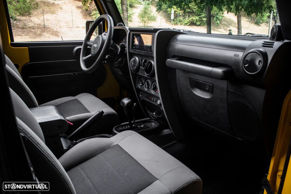 Jeep Wrangler 2.8 CRD ATX Sport - 26