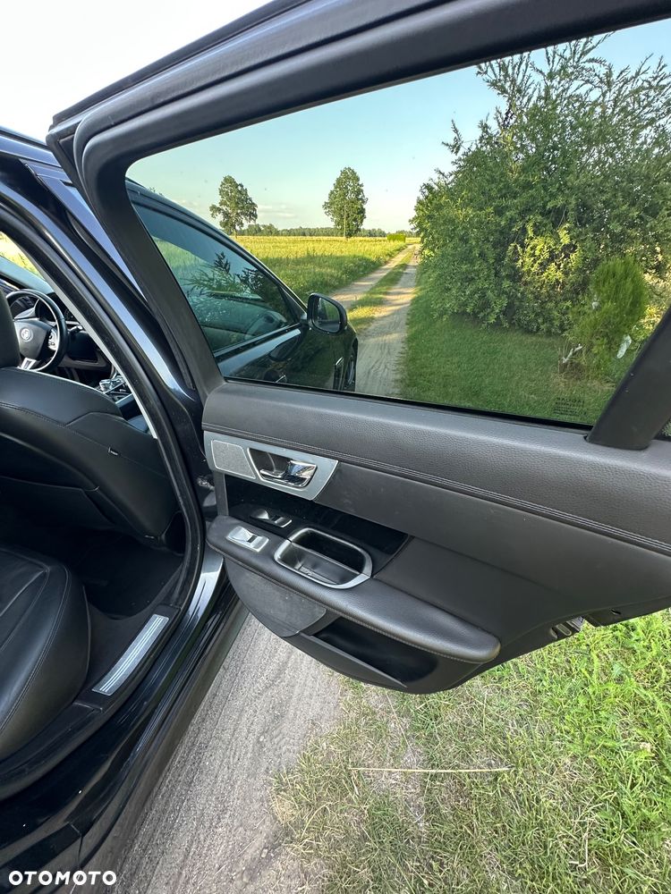 Jaguar XF 2.2 D - 23