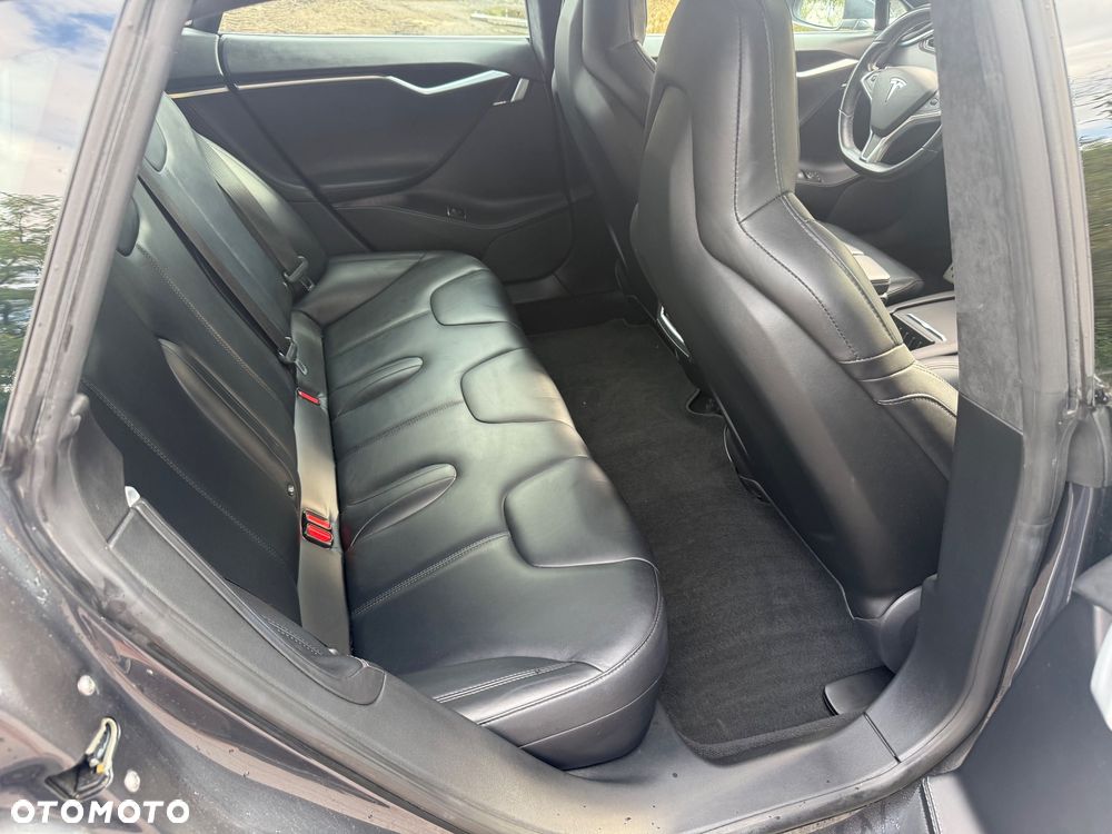 Tesla Model S - 11