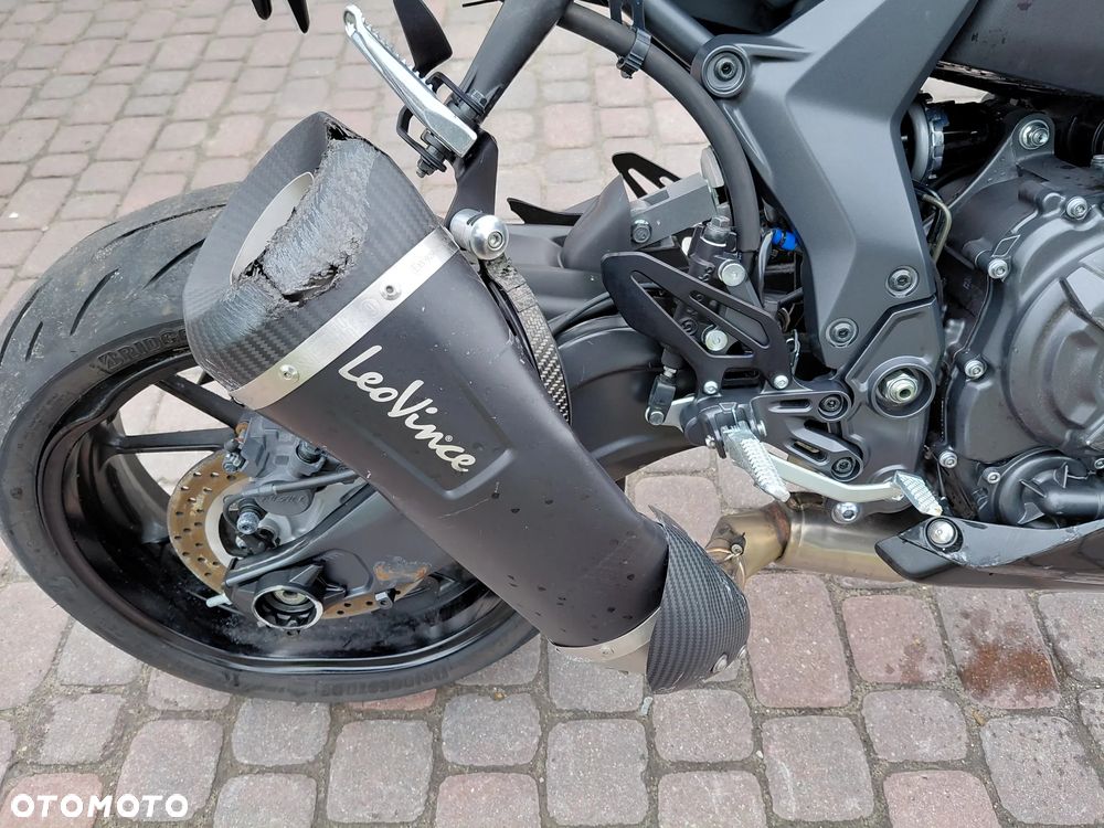 Yamaha R7 - 12