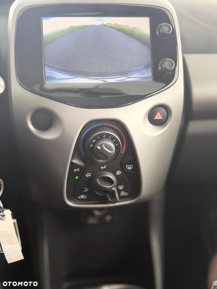 Toyota Aygo x-clusiv - 7