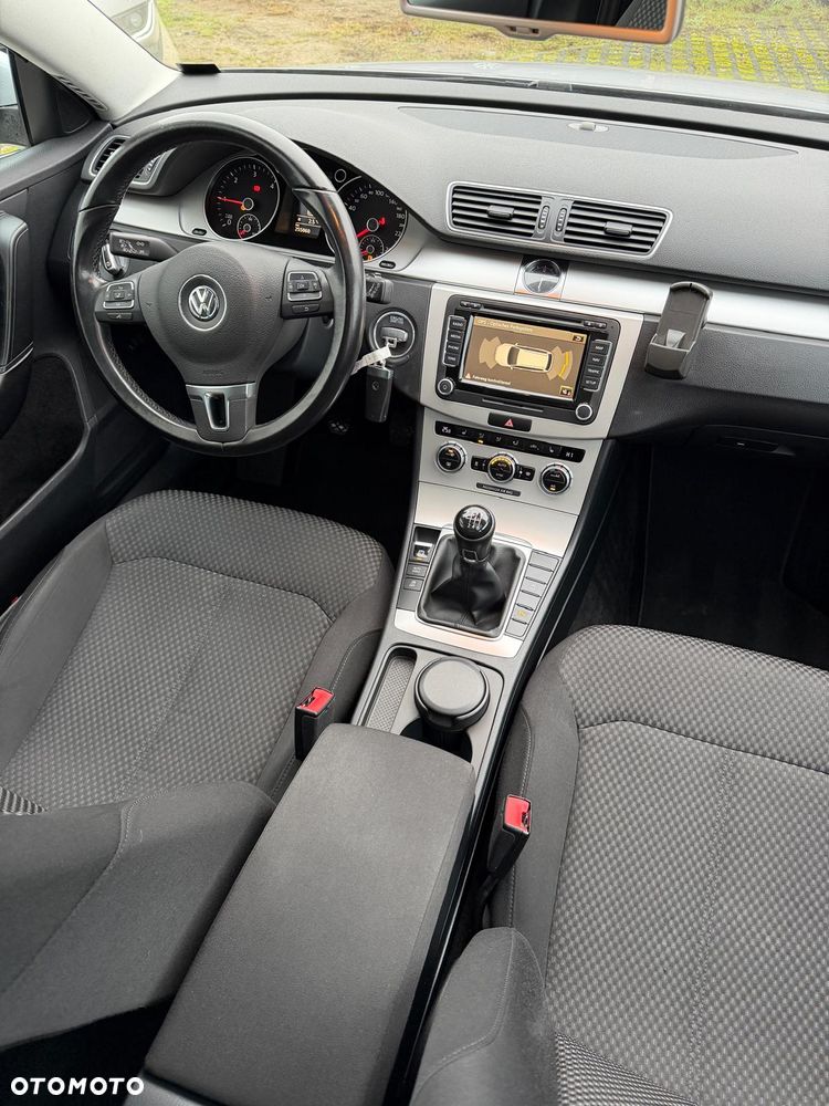 Volkswagen Passat Variant 1.6 TDI DPF BlueMot Highline - 14