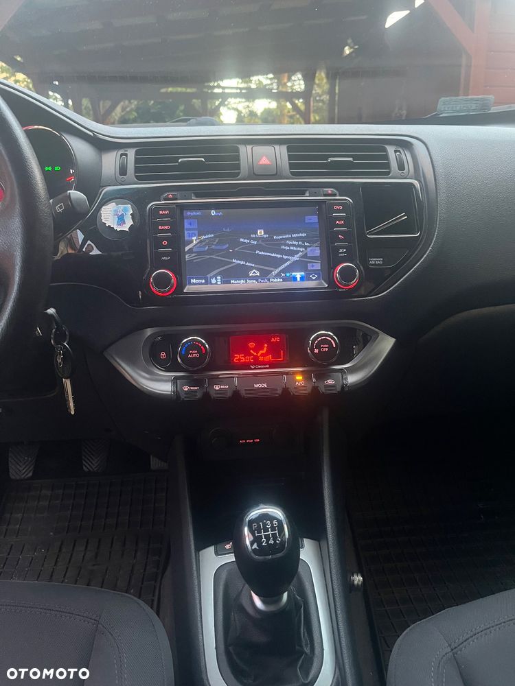 Kia Rio 1.4 L - 12