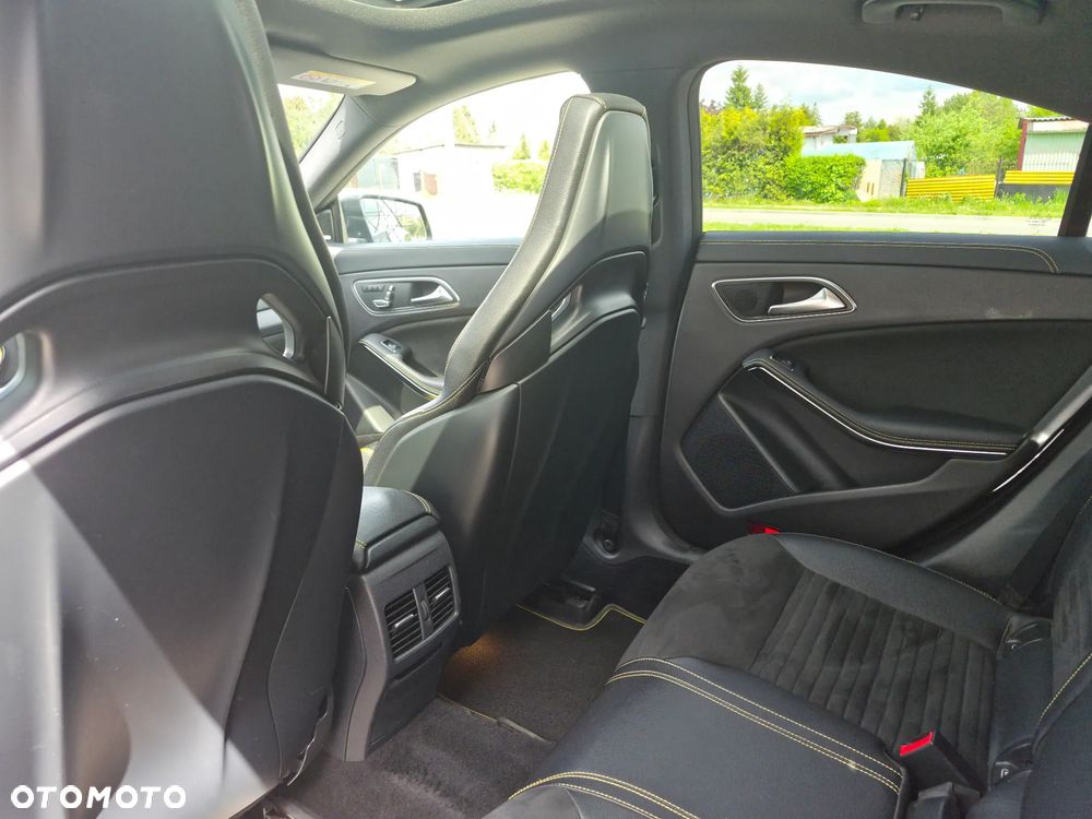 Mercedes-Benz CLA AMG 45 4Matic AMG Speedshift 7G-DCT Yellow Night Edition - 26