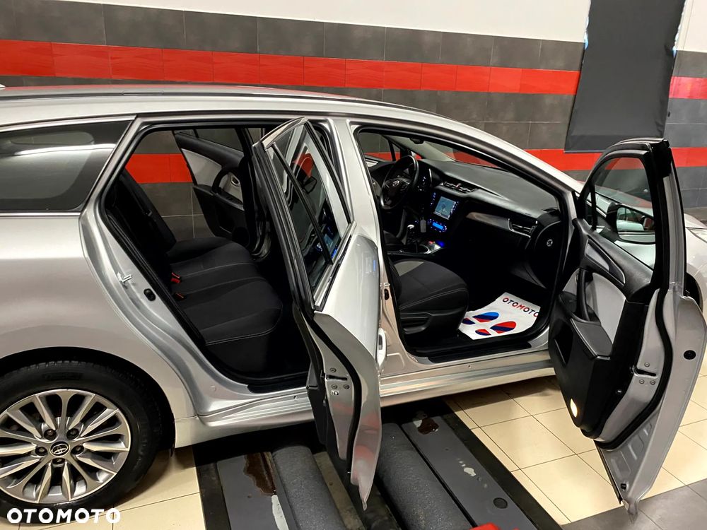 Toyota Avensis 1.8 Premium - 21