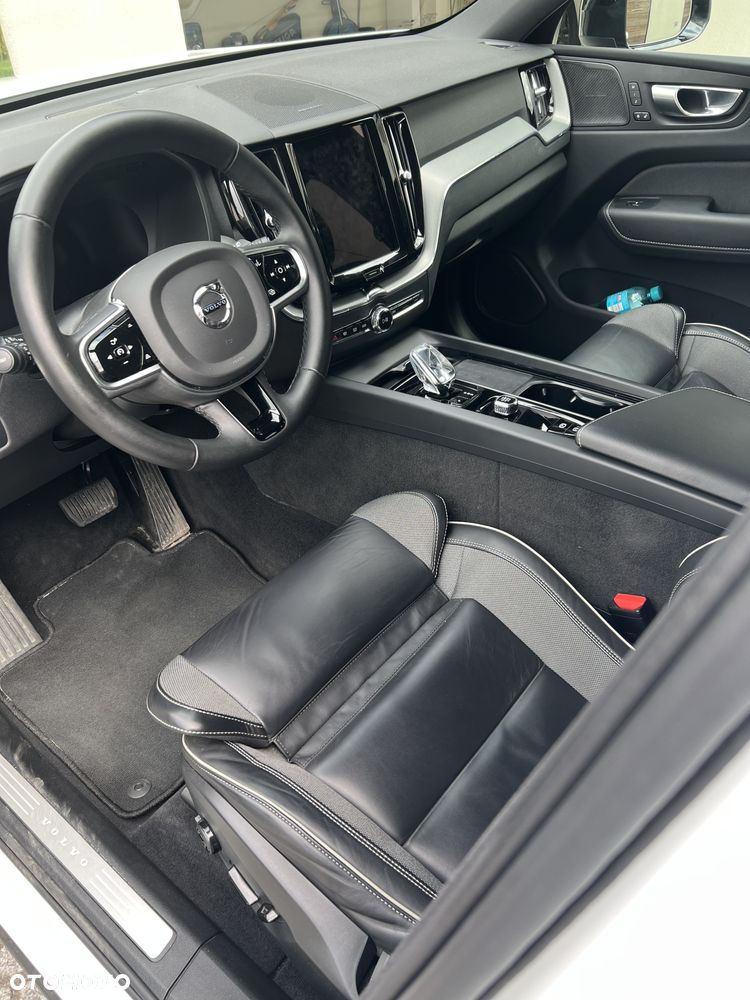 Volvo XC 60 B4 D AWD Plus Dark - 3