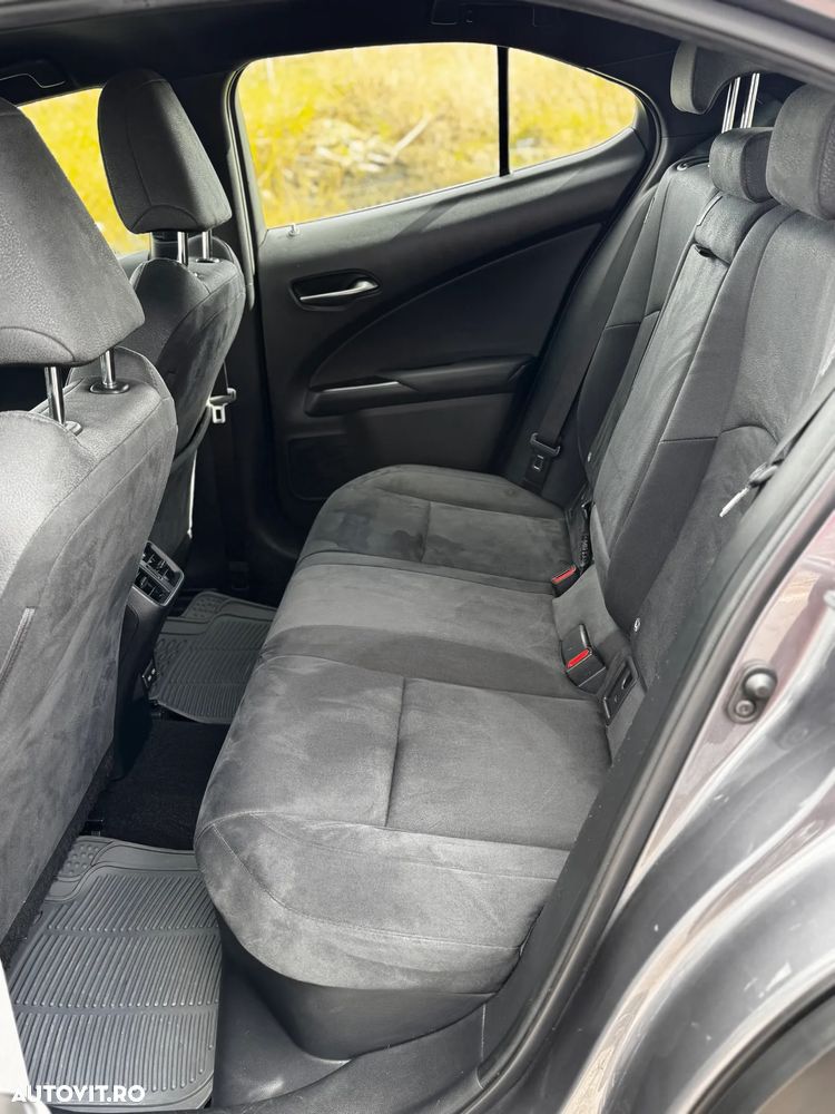 Lexus UX - 28