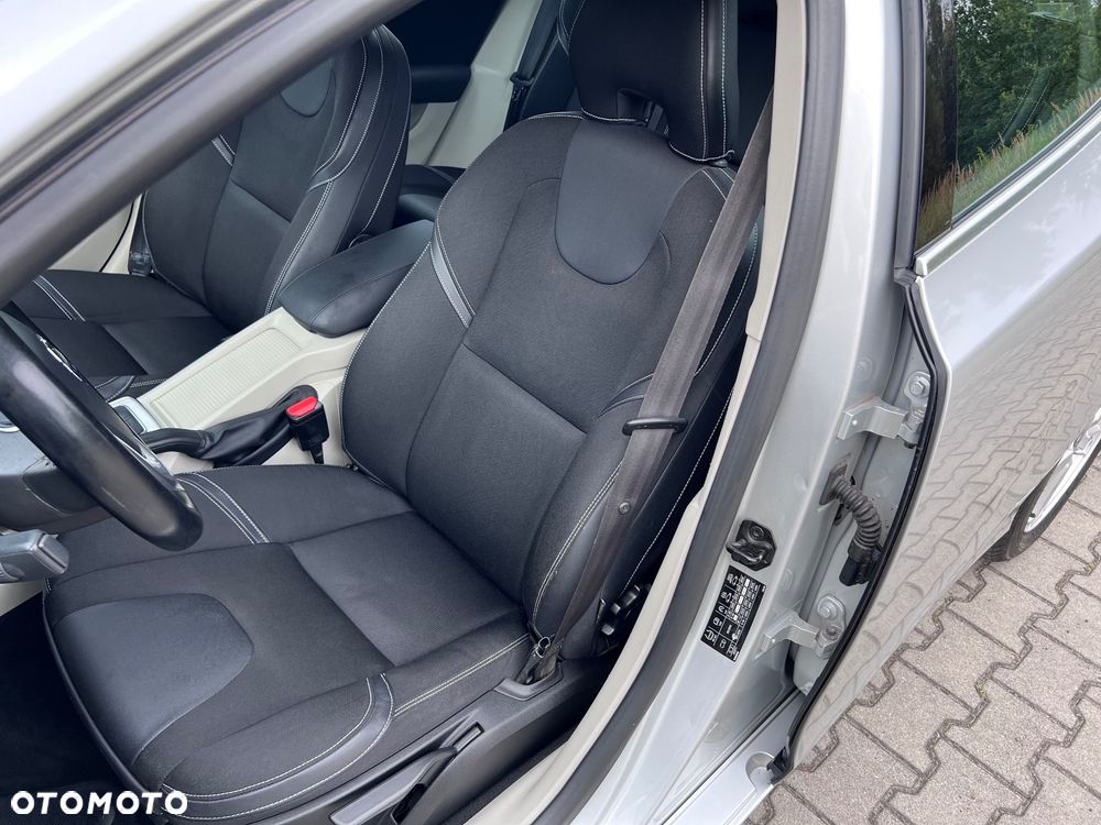 Volvo V40 D2 Momentum - 24