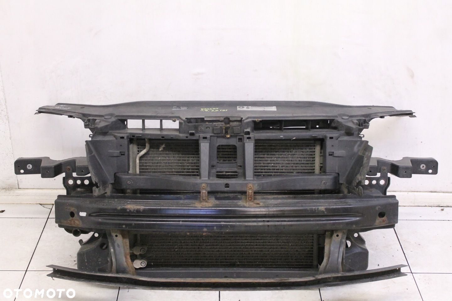 VW PASSAT B6 2.0 TDI 05R- PAS PRZEDNI CHŁODNICE - 1