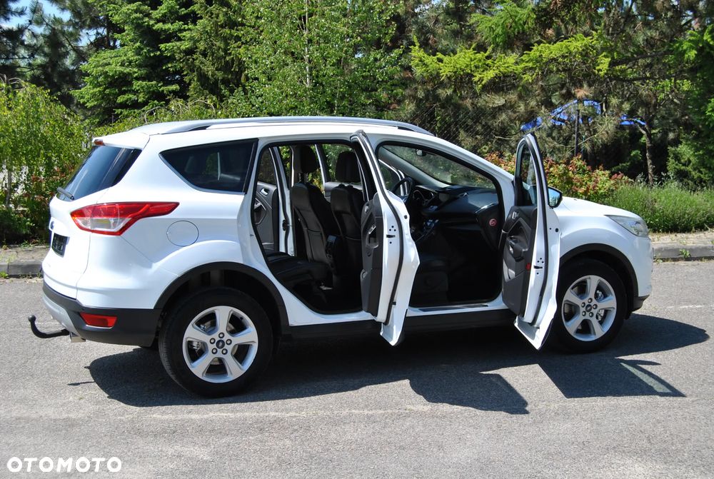 Ford Kuga 2.0 TDCi 2x4 Titanium - 13