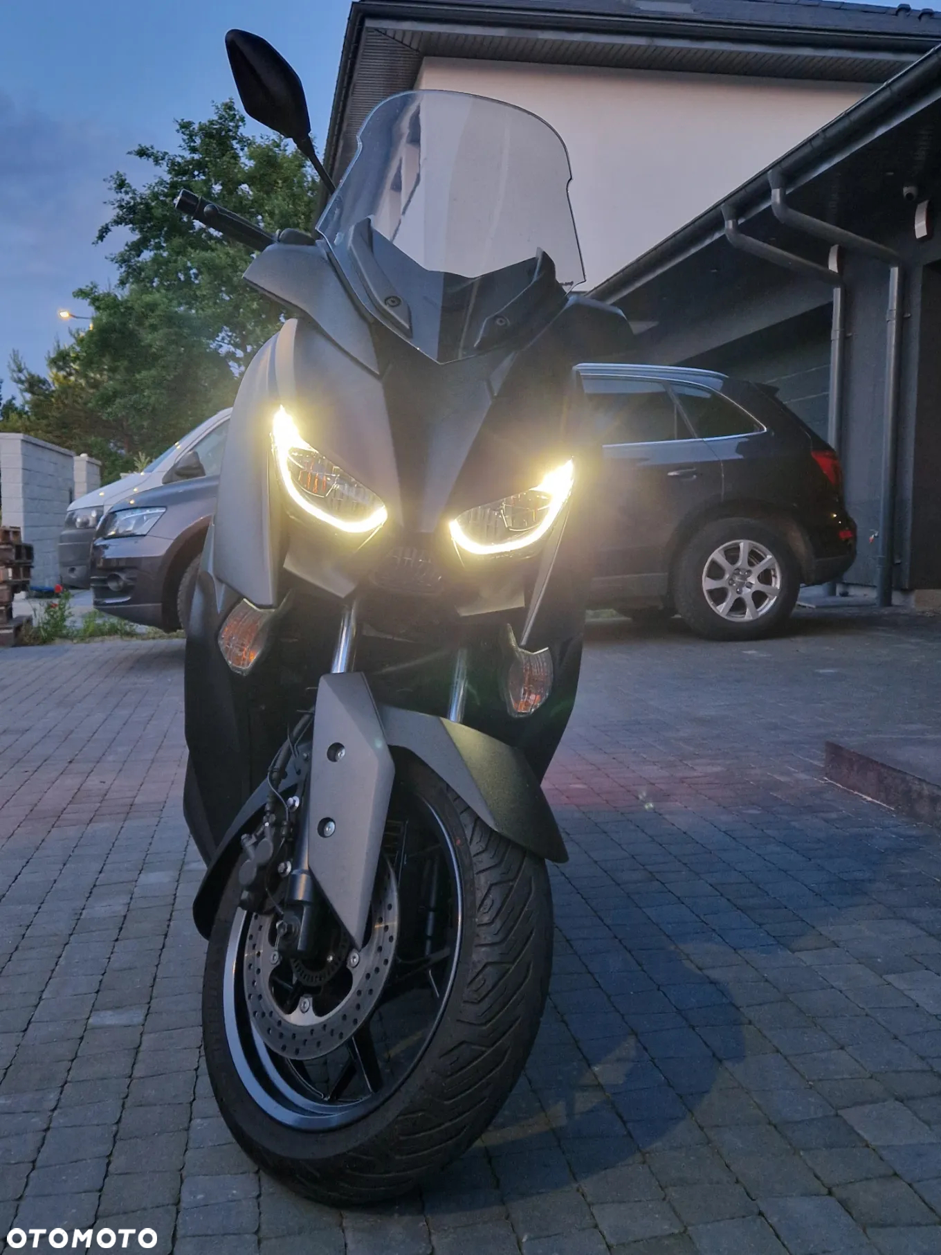 Yamaha X-max - 12