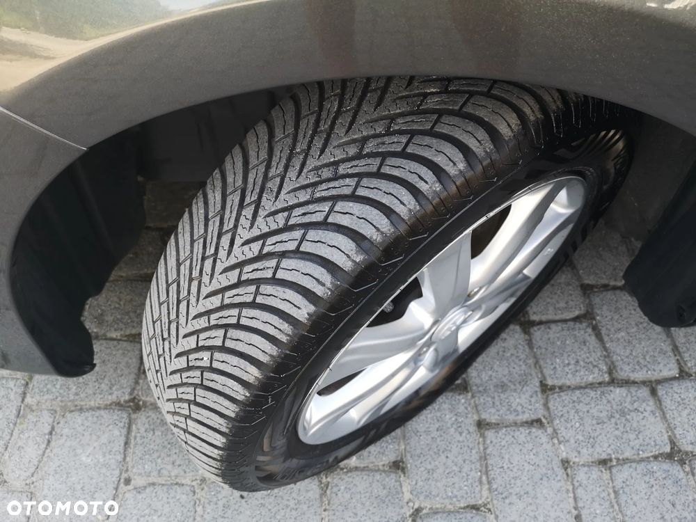 Toyota Yaris Hybrid 100 Life - 28