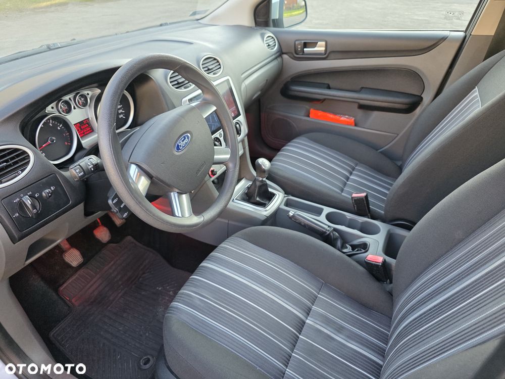 Ford Focus 1.6 Trend - 9