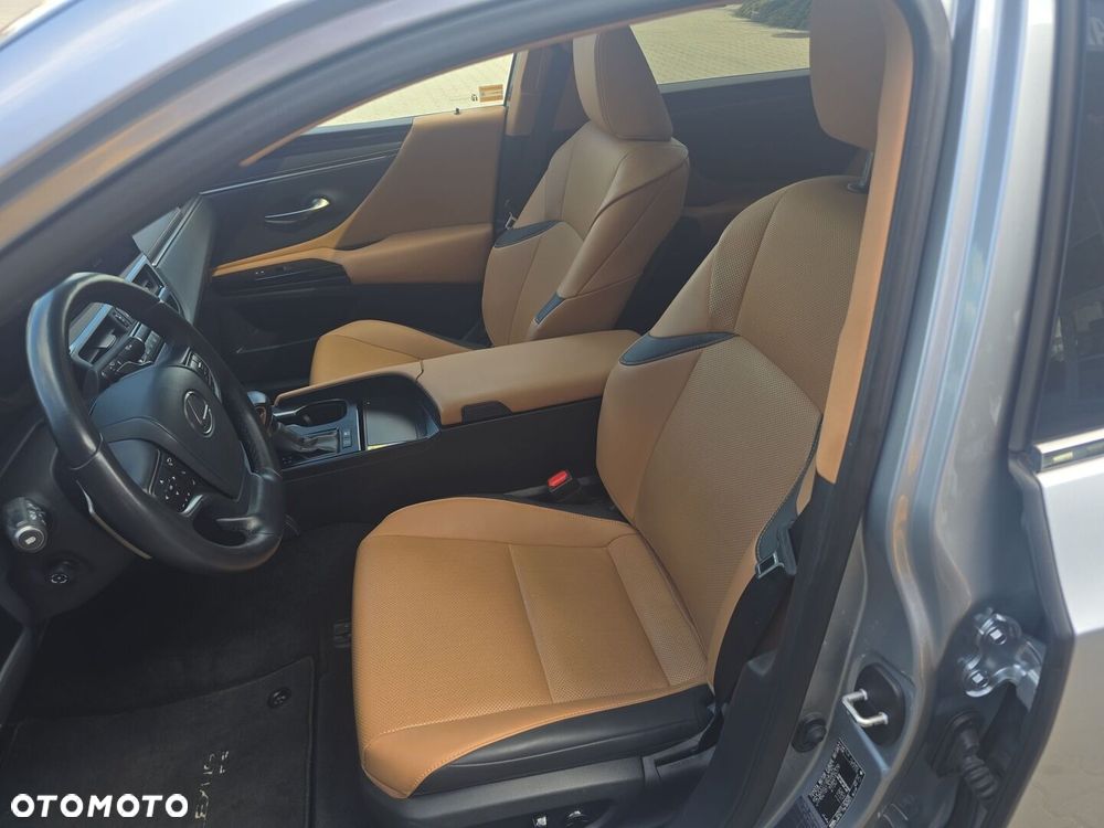 Lexus ES 300h Business Edition - 9