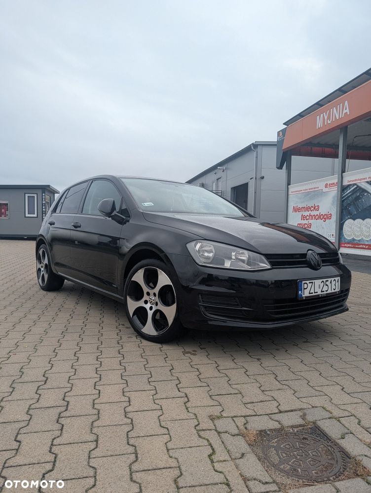 Volkswagen Golf - 1