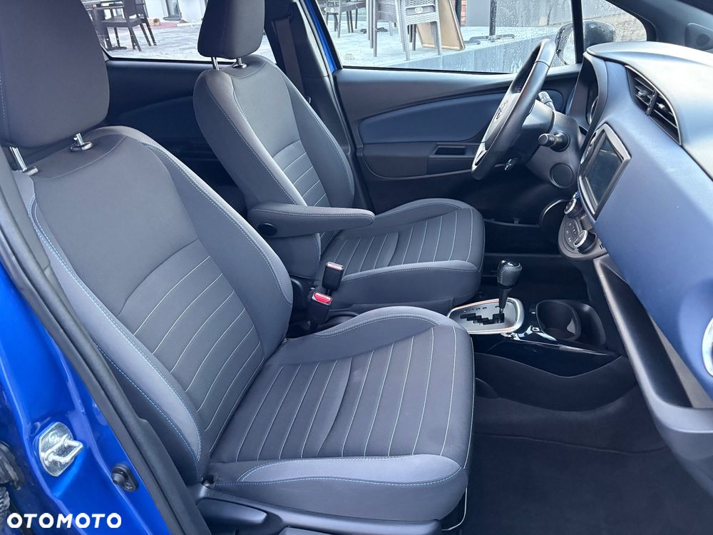 Toyota Yaris Hybrid 100 Selection Passion - 11