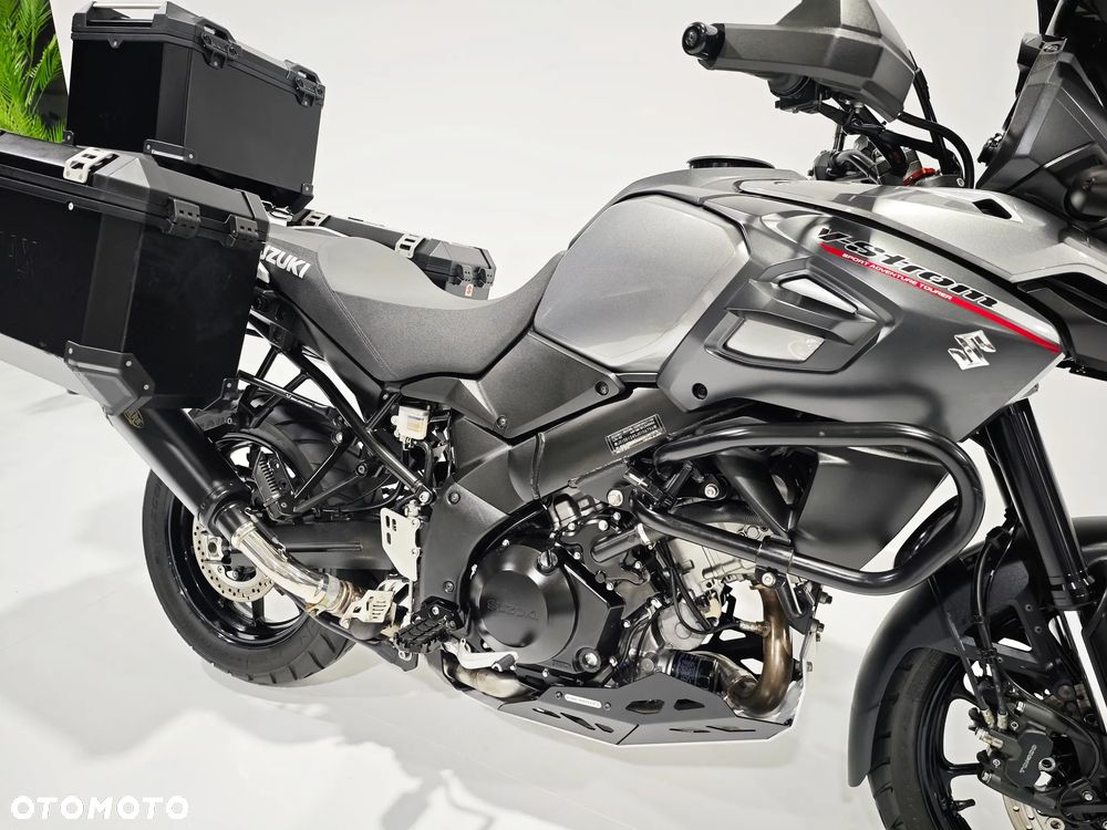 Suzuki V-STROM - 10