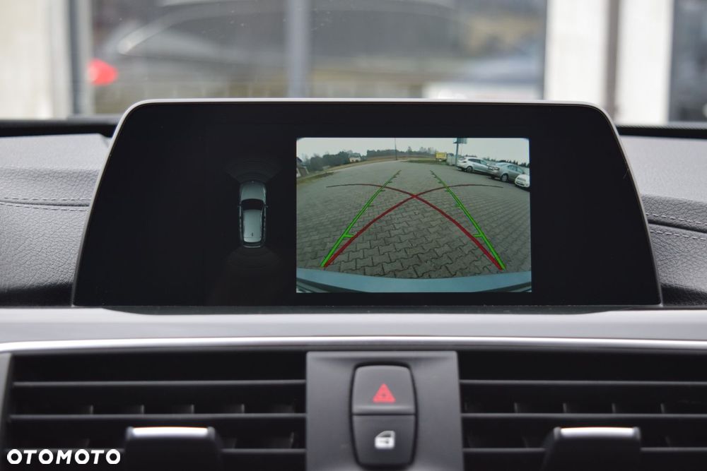 BMW Seria 3 320d xDrive Sport Line - 34