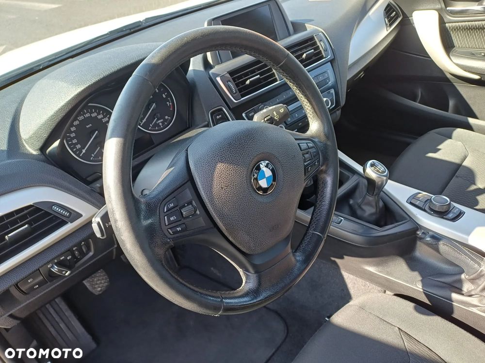 BMW Seria 1 116i - 11