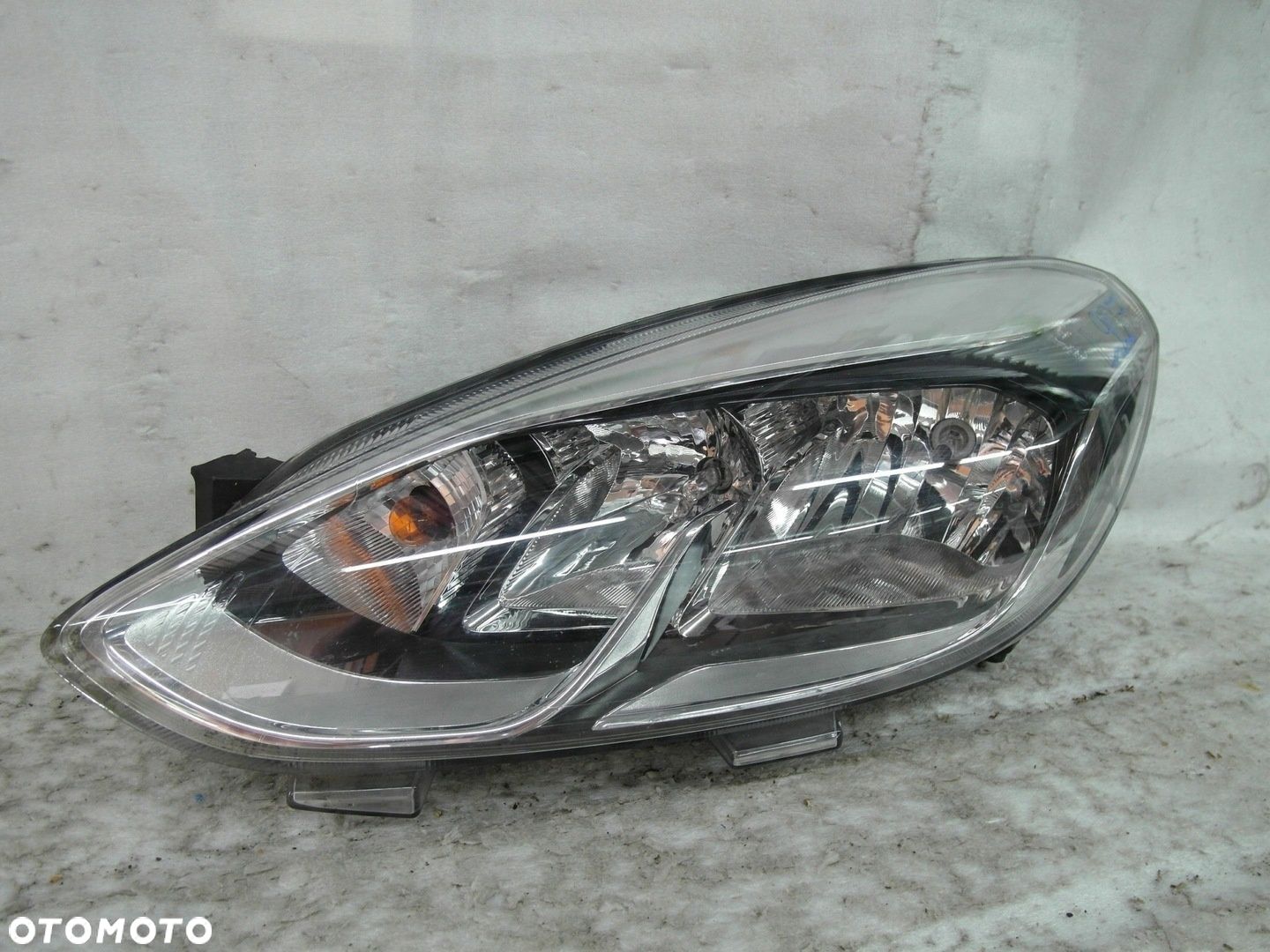 FORD FIESTA MK8 LAMPA PRZEDNIA LEWA - 1