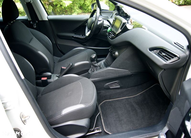 Peugeot 208 PureTech 82 Start & Stop Allure - 24