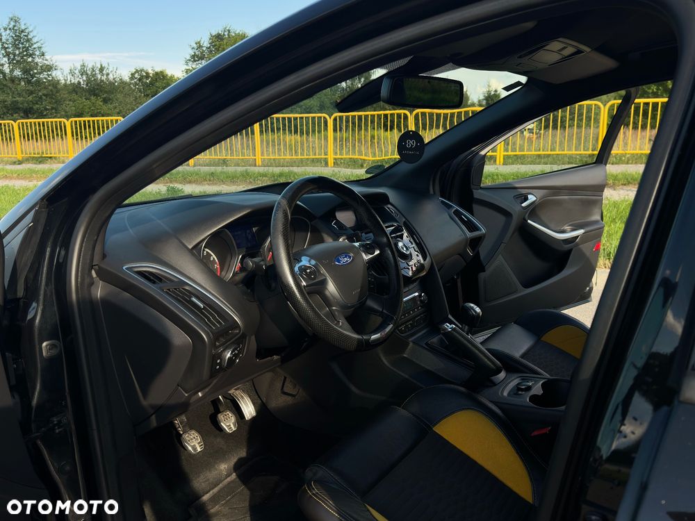 Ford Focus 2.0 EcoBoost ST mit Leder-Sport-Paket - 23