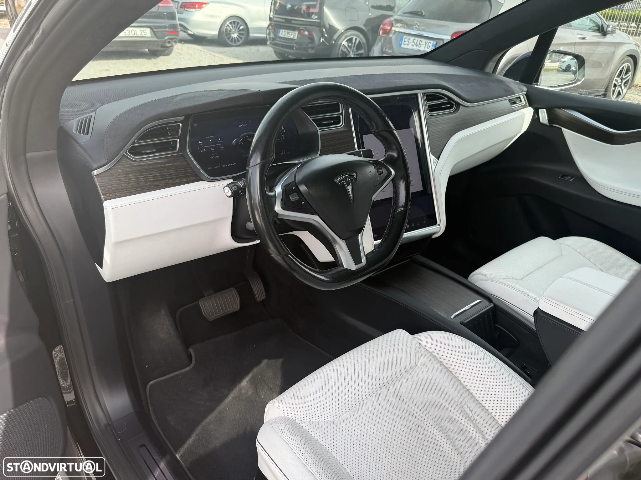 Tesla Model X - 6