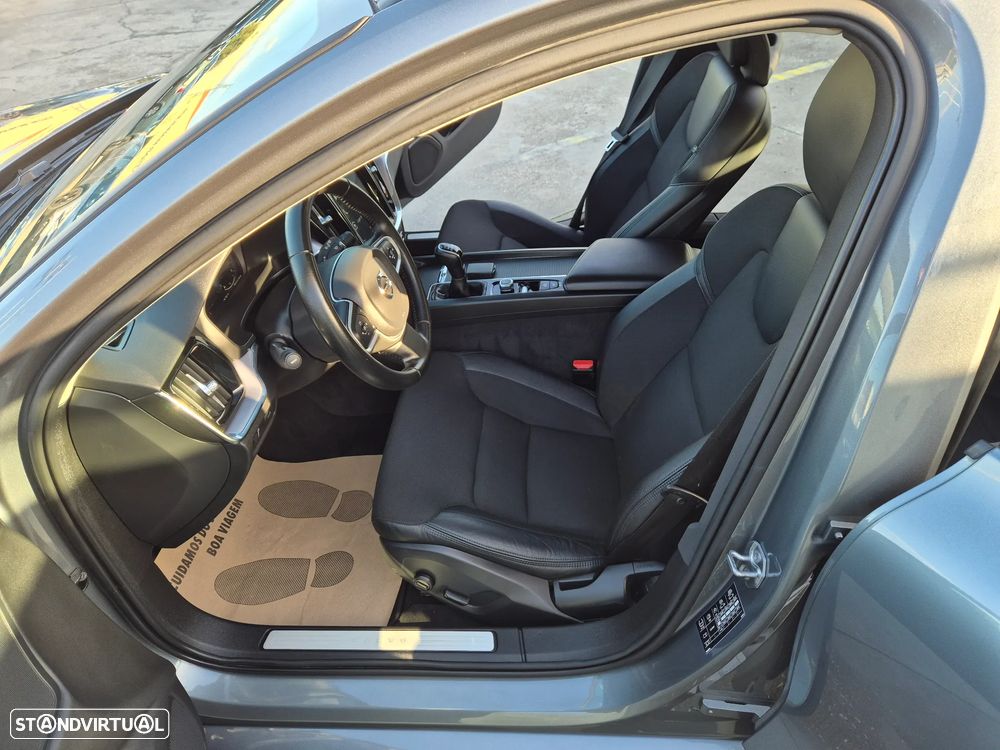 Volvo V60 2.0 D3 Momentum Plus - 7