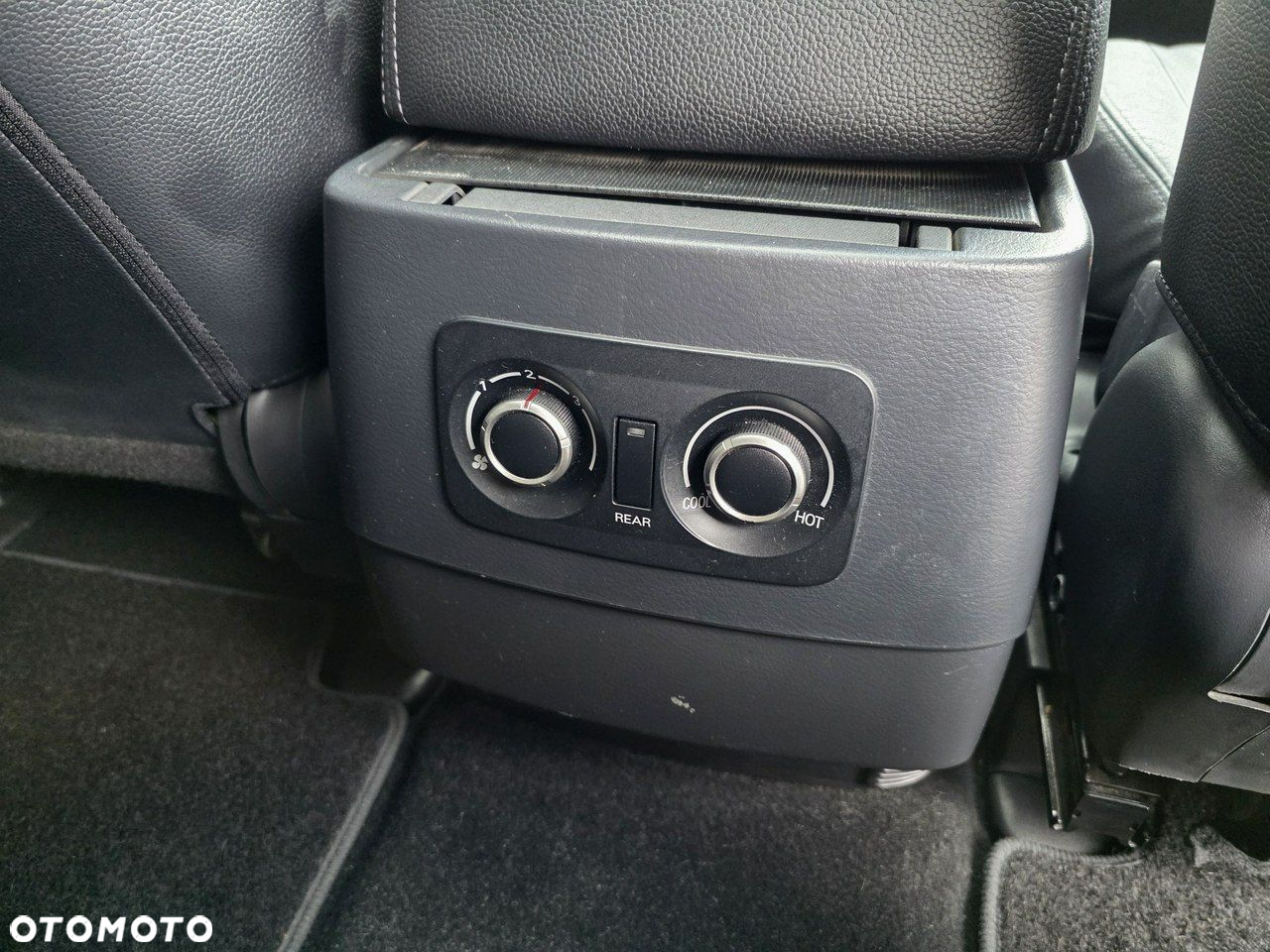 Mitsubishi Pajero - 26