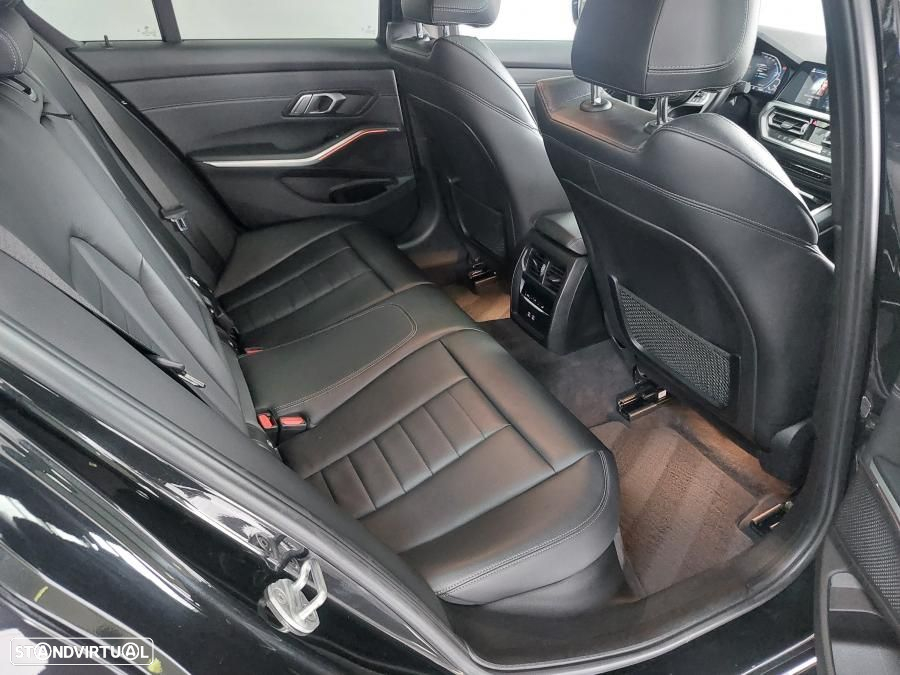 BMW 330 e Pack 50 anos M Auto - 46