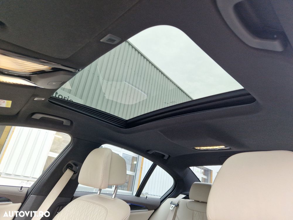 BMW Seria 5 540i xDrive AT - 39
