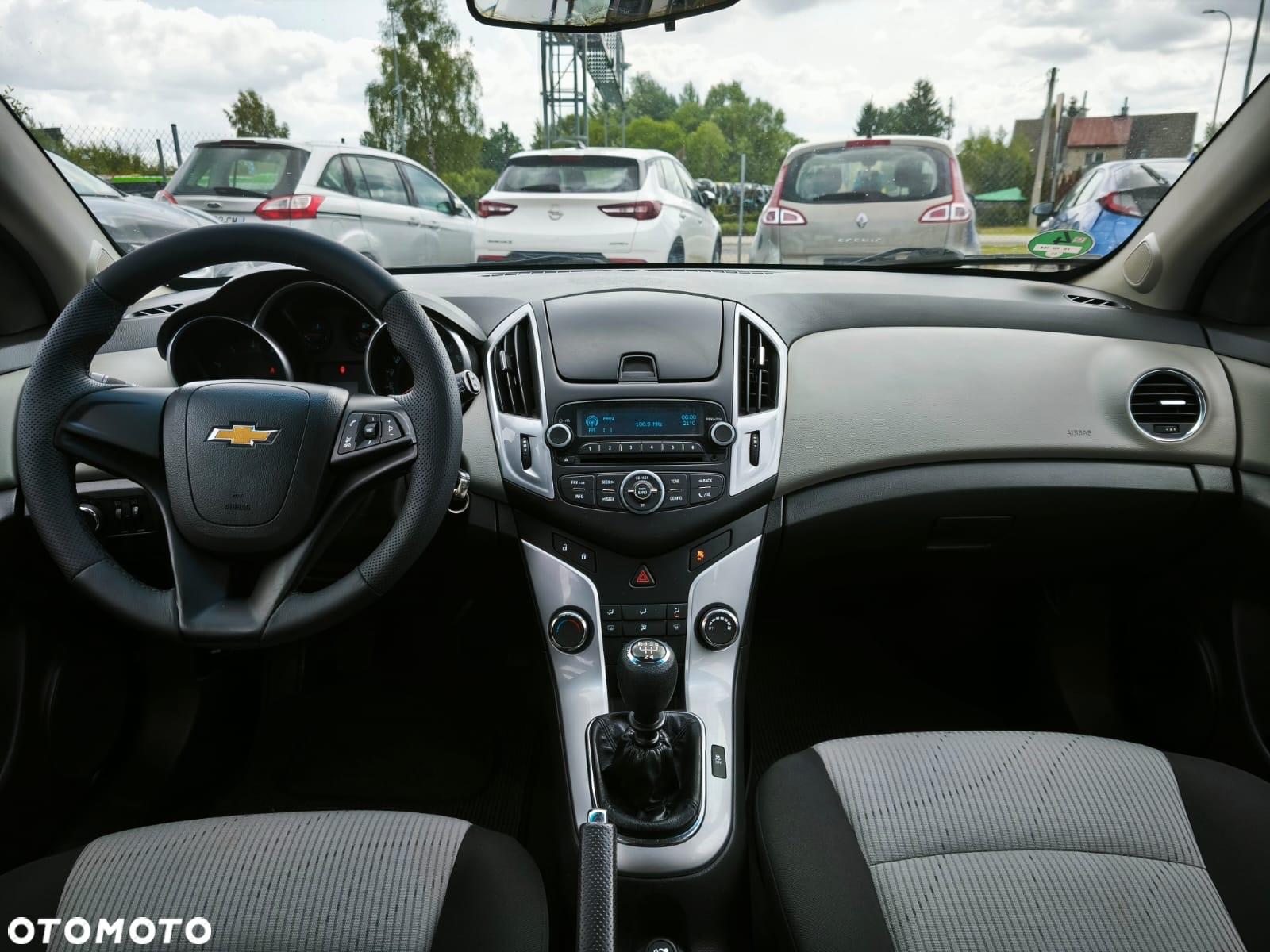 Chevrolet Cruze 1.6 LS - 23