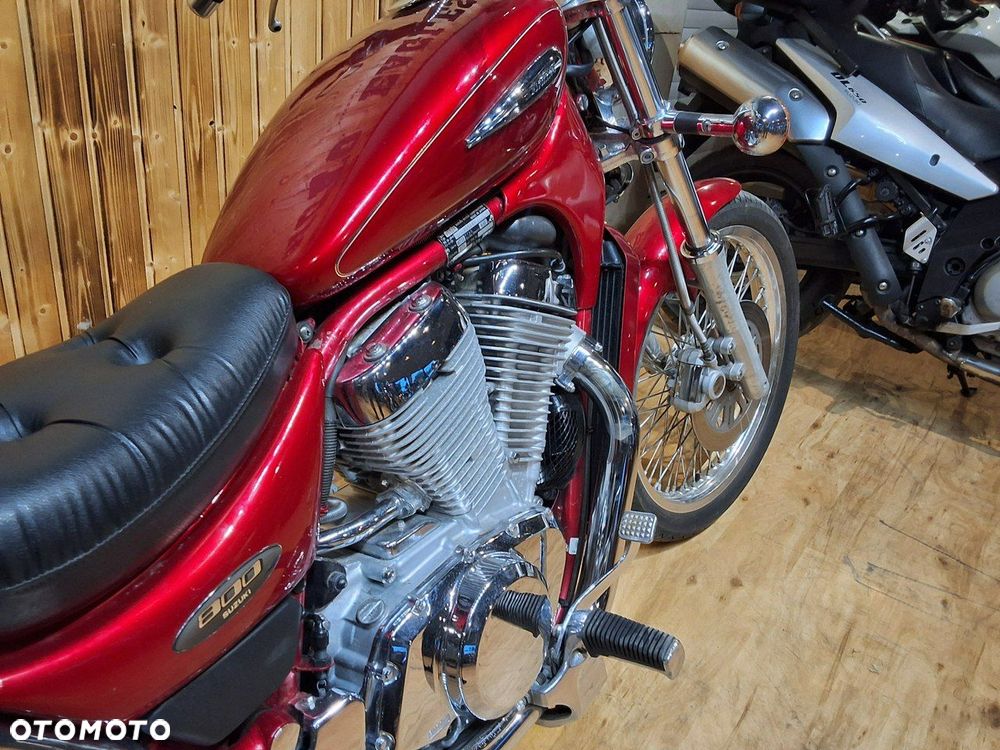 Suzuki Intruder - 14