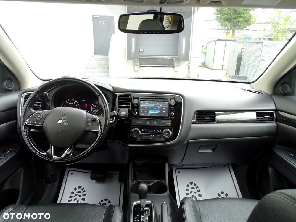 Mitsubishi Outlander 2.4 4WD CVT Instyle - 15