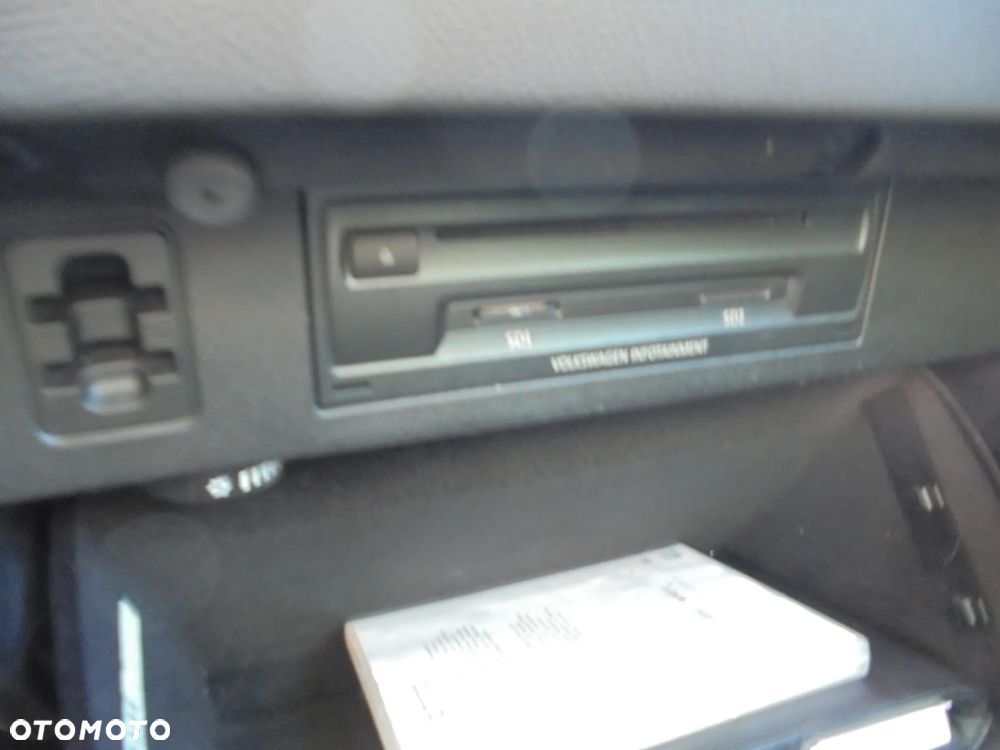 Volkswagen Passat Variant 2.0 TDI SCR BlueMotion Highline - 36