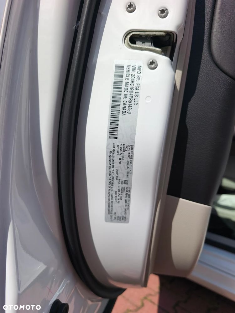 Chrysler Pacifica - 25