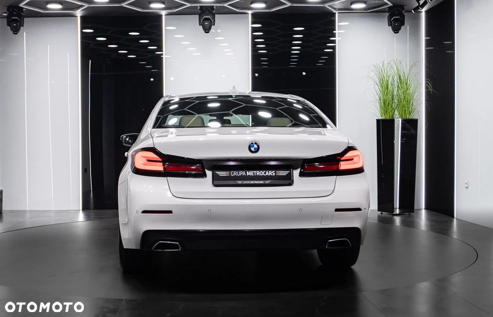 BMW Seria 5 520i mHEV - 6