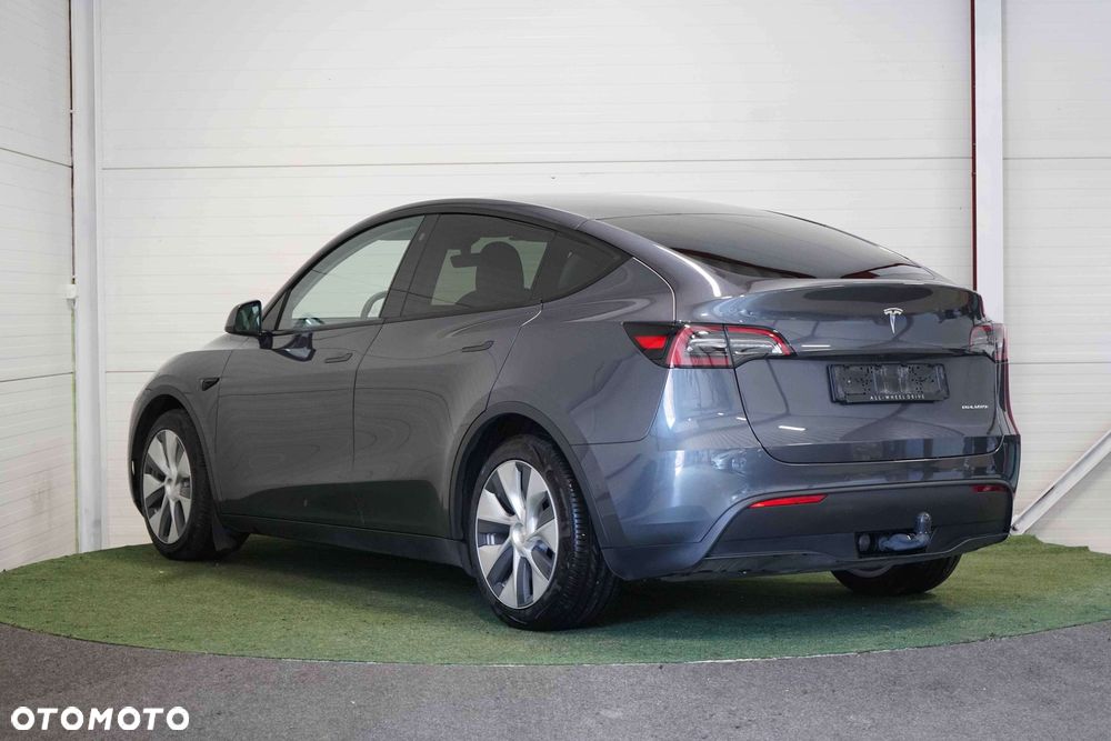Tesla Model Y Long Range AWD - 6