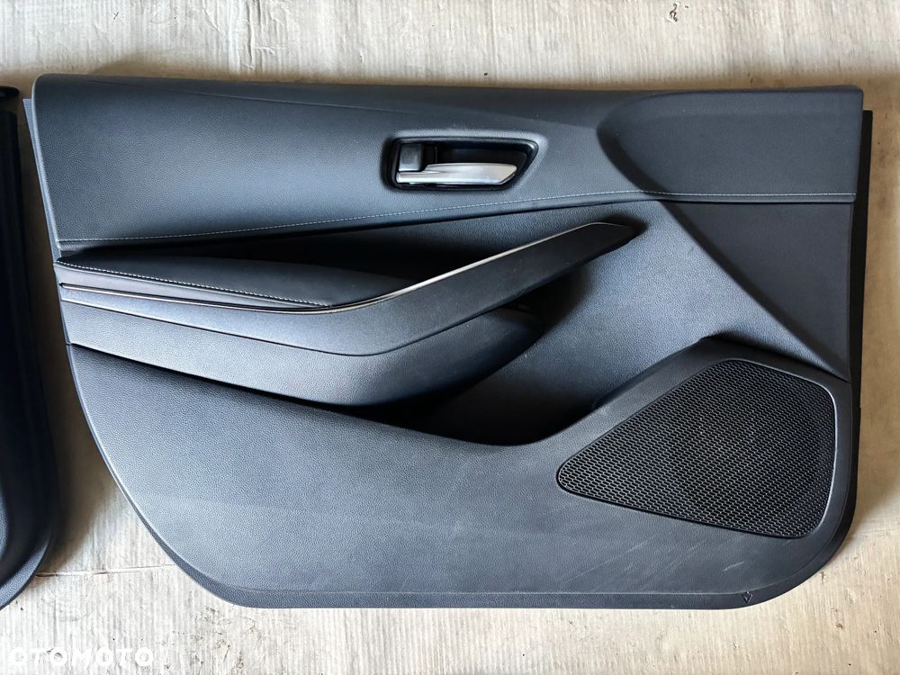 Boczki drzwi lewe przód tył Toyota Corolla e21 lift LED - 3