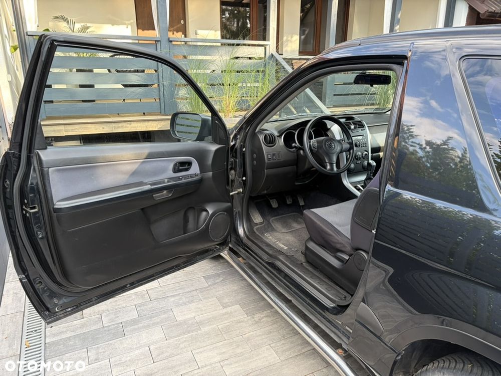 Suzuki Grand Vitara 1.6 - 12