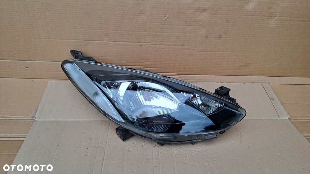 MAZDA 2 2008--14 PRAWA LAMPA PRZEDNIA EUROPA ŁADNA UŻYWANA - 1