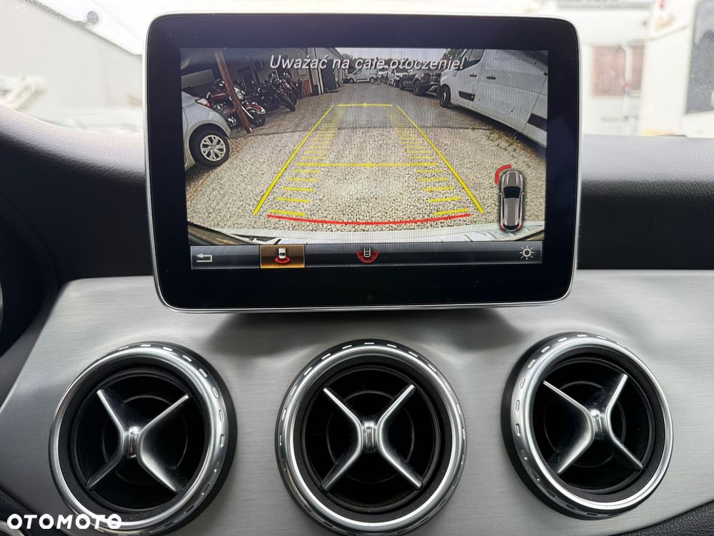 Mercedes-Benz GLA - 14