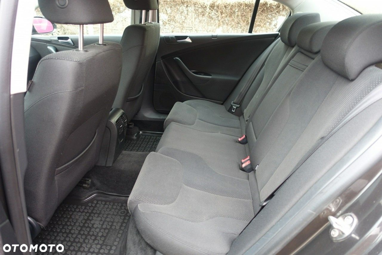 Volkswagen Passat - 9