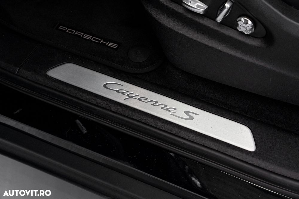 Porsche Cayenne S - 30