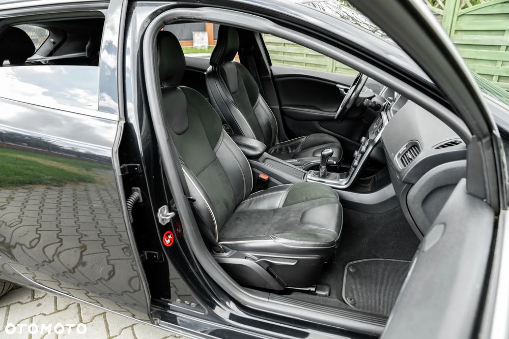 Volvo V40 D4 Drive-E R-Design Momentum - 24