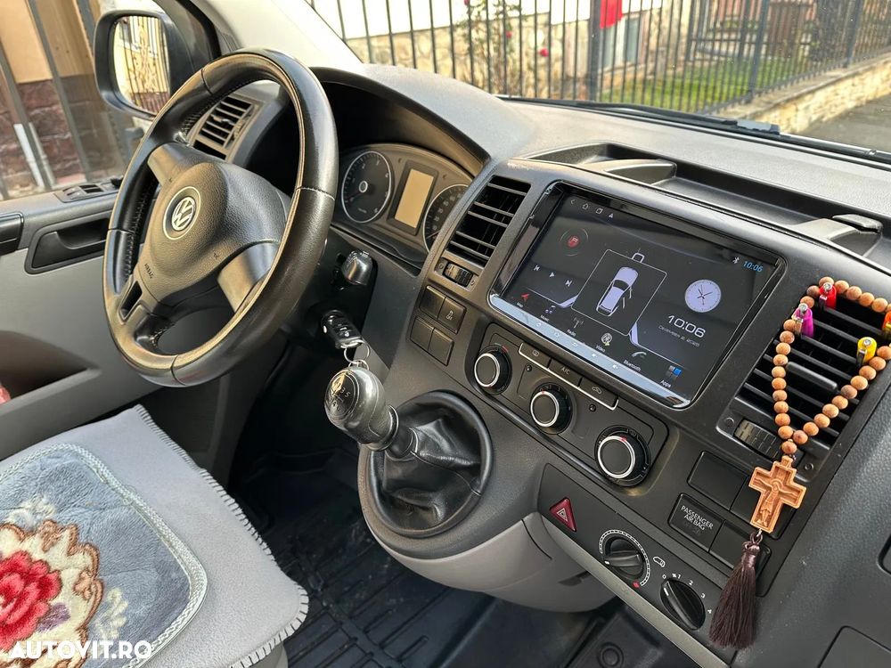 Volkswagen Caravelle - 10