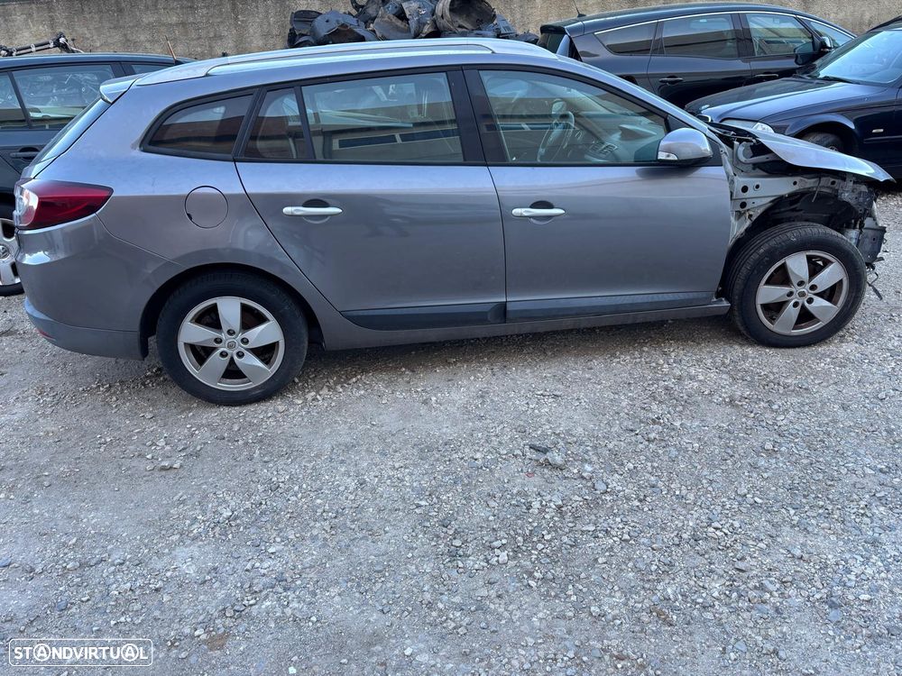 Renault Megane 3 de 2011 carrinha para peças - 3