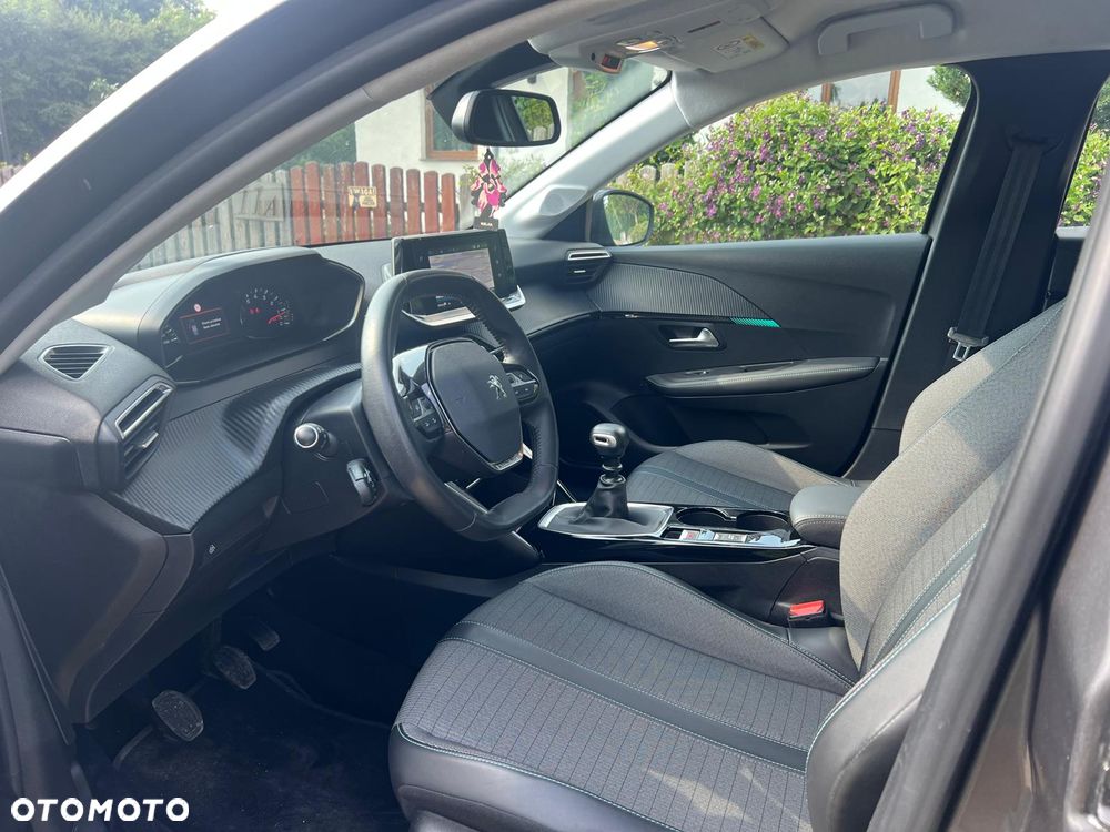 Peugeot 208 - 11