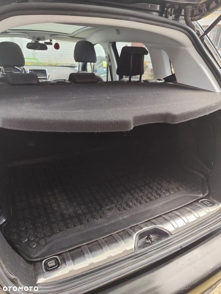 Peugeot 2008 1.2 Pure Tech GPF Allure S&S - 16